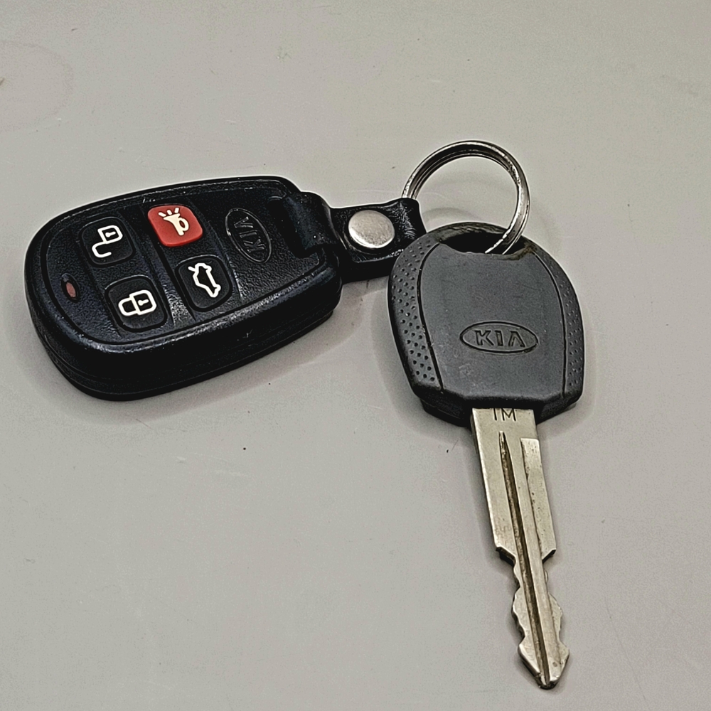 OEM Kia 4-Button Remote Key Fob w/ Key Blank & Transponder Chip